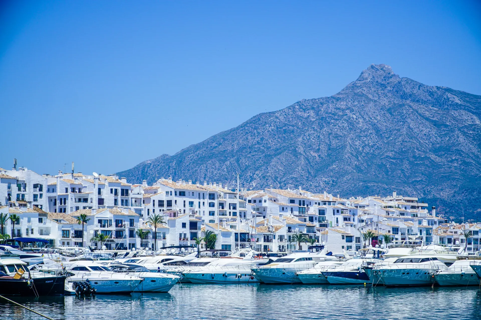 Privatboot mieten Marbella: Luxuriöse Seereisen an der Costa del Sol