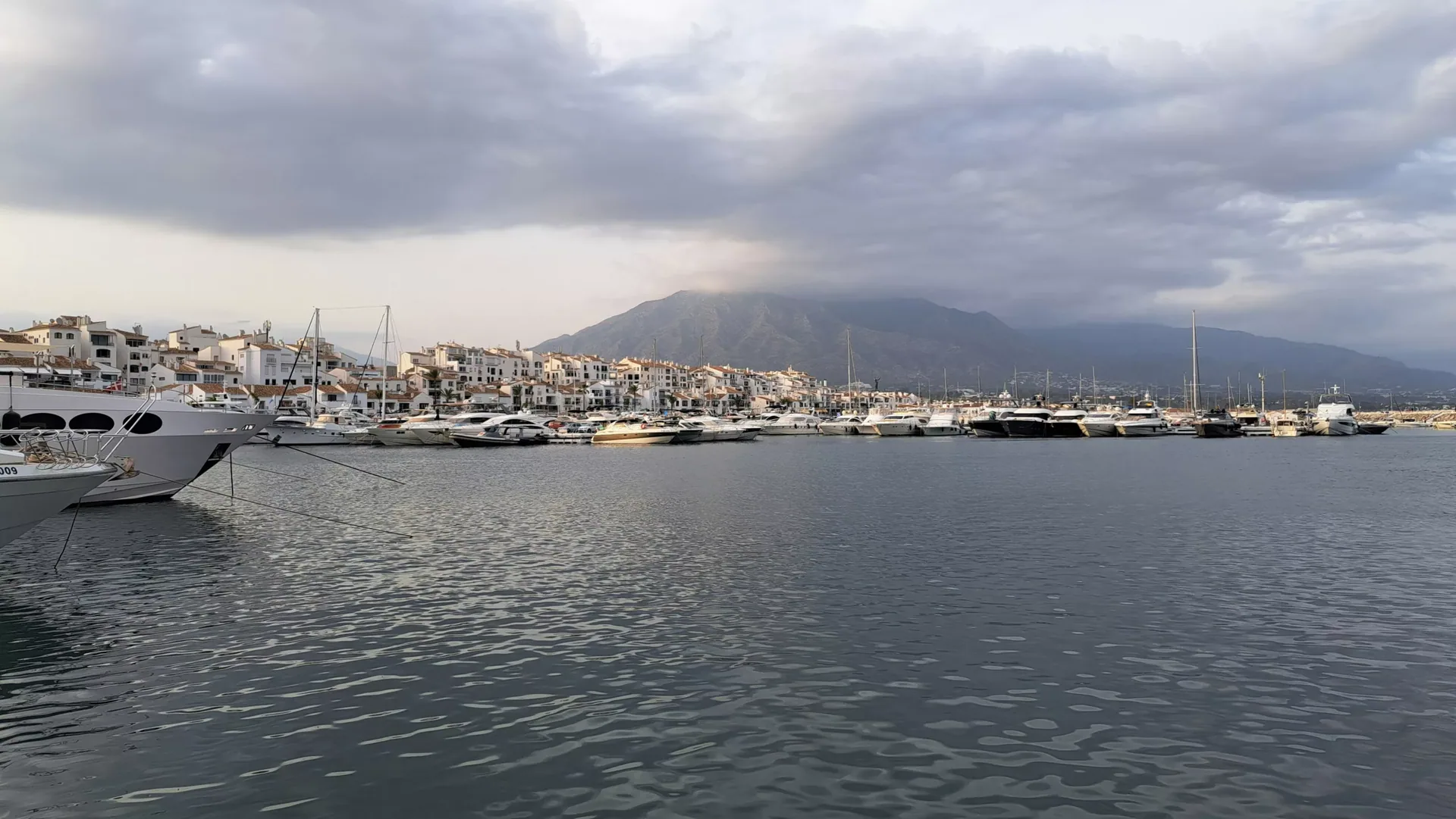 Yacht Charter Costa del Sol: Luxuriöse Seereisen in Andalusiens Küste